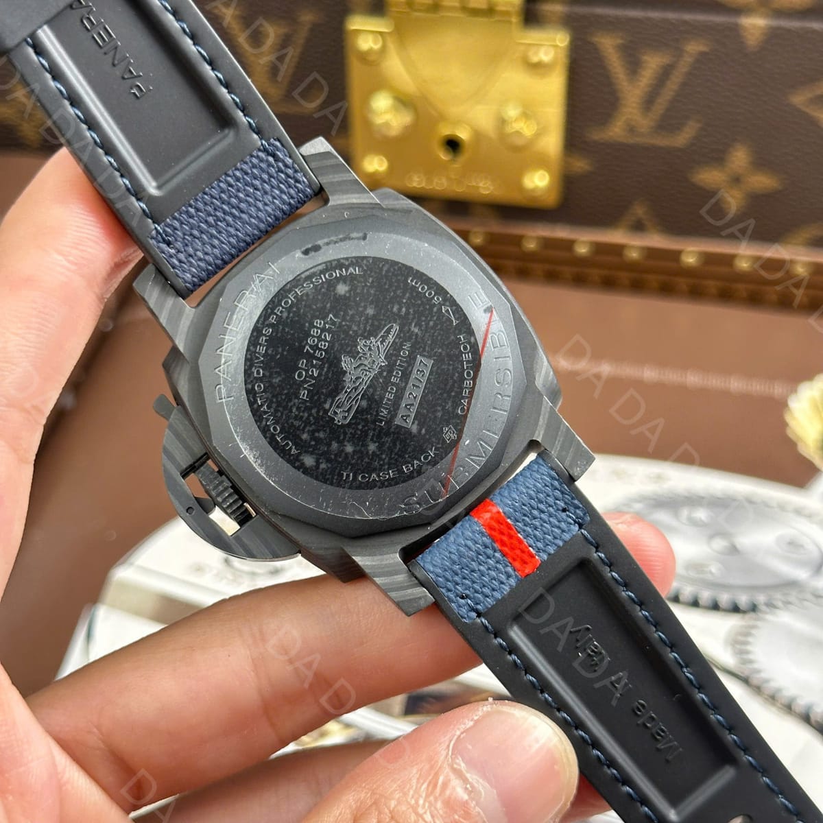 파네라이 섭머저블 PAM01563 카본 블루 42mm 4