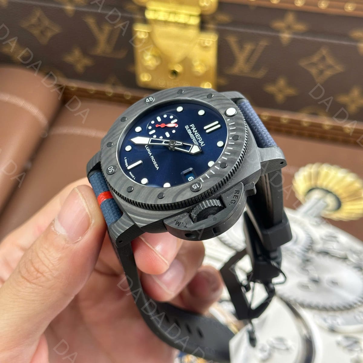 파네라이 섭머저블 PAM01563 카본 블루 42mm 12