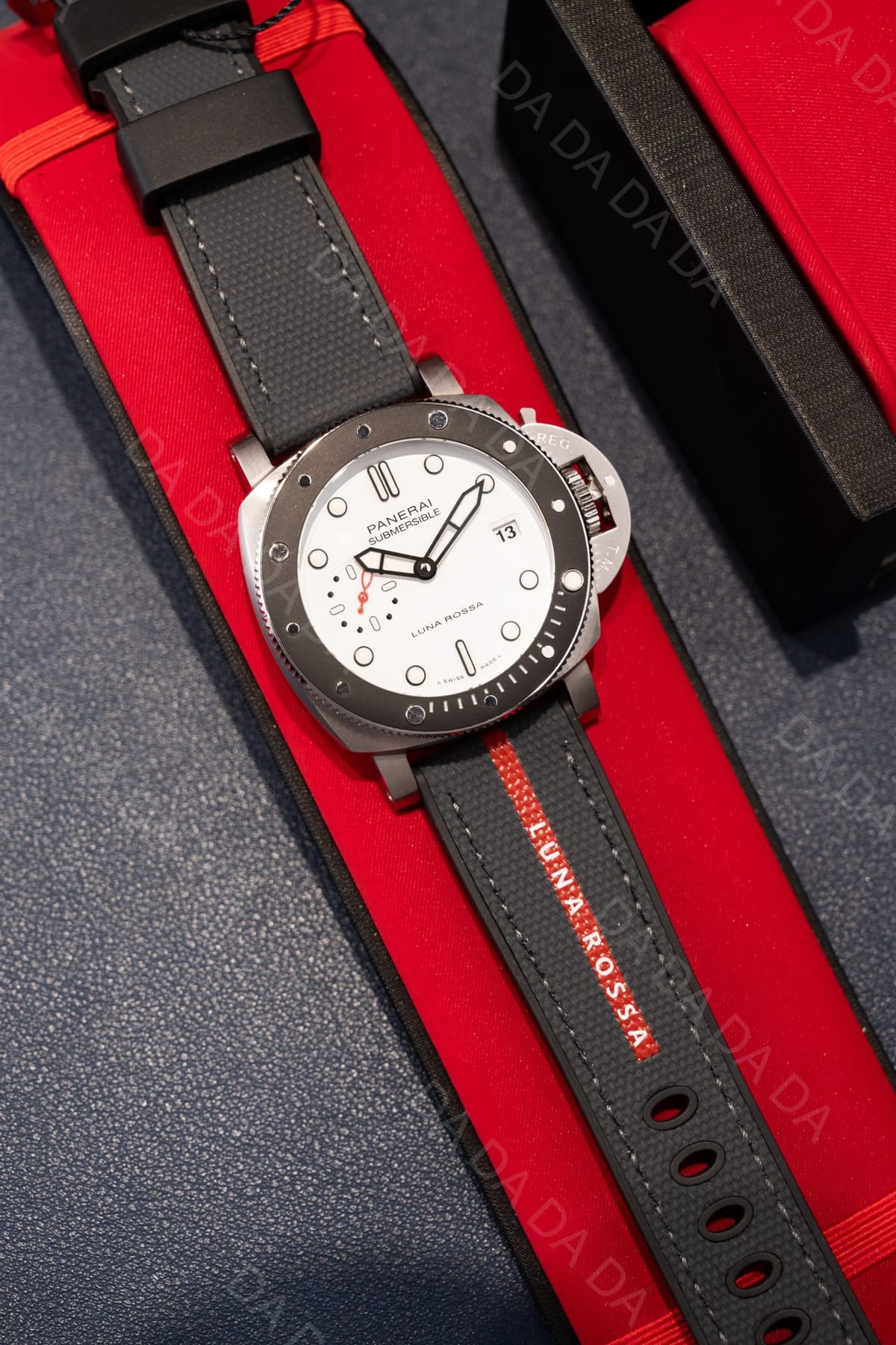 파네라이 섭머저블 PAM1579 흰판 42mm 3