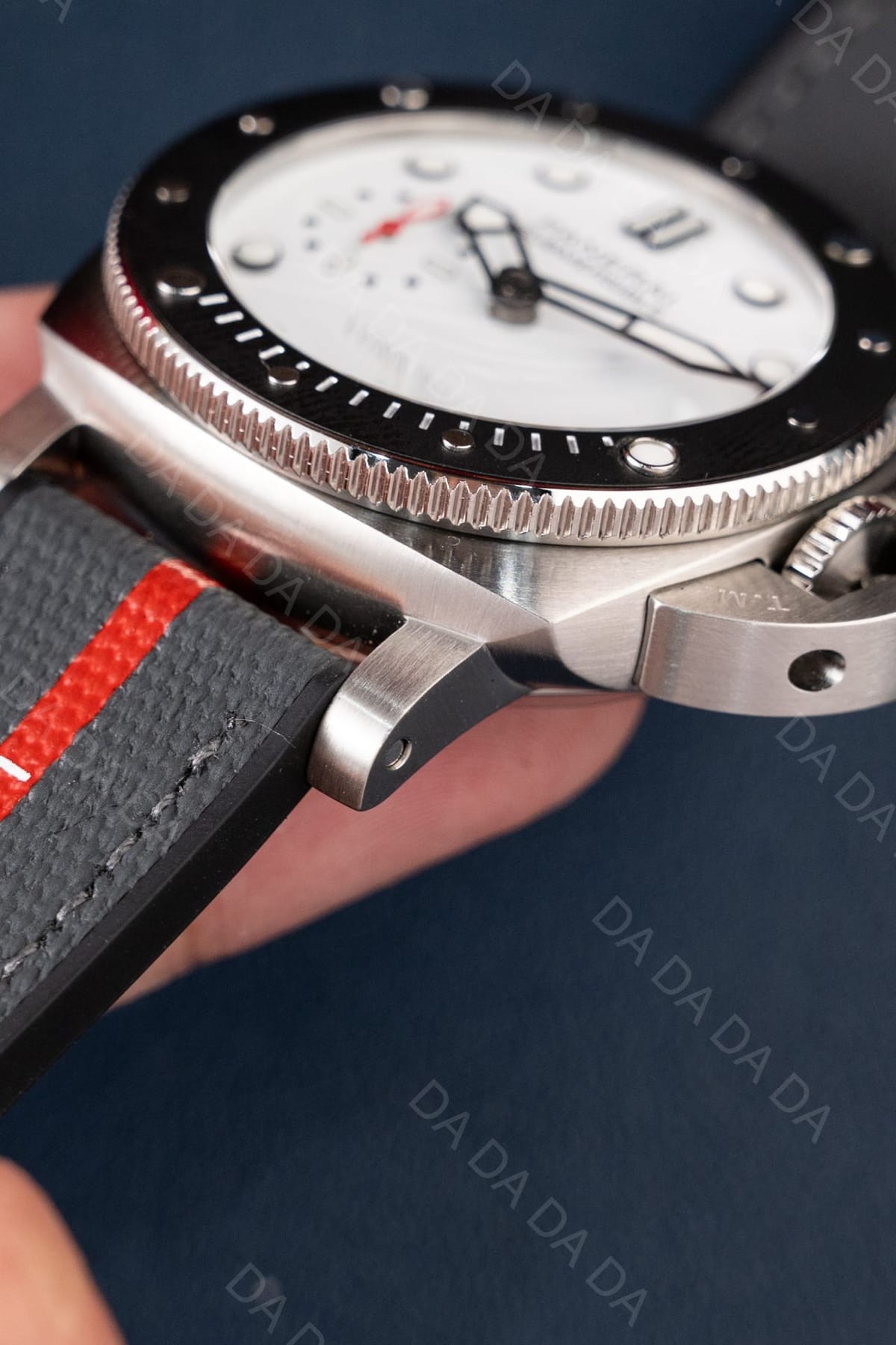 파네라이 섭머저블 PAM1579 흰판 42mm 6