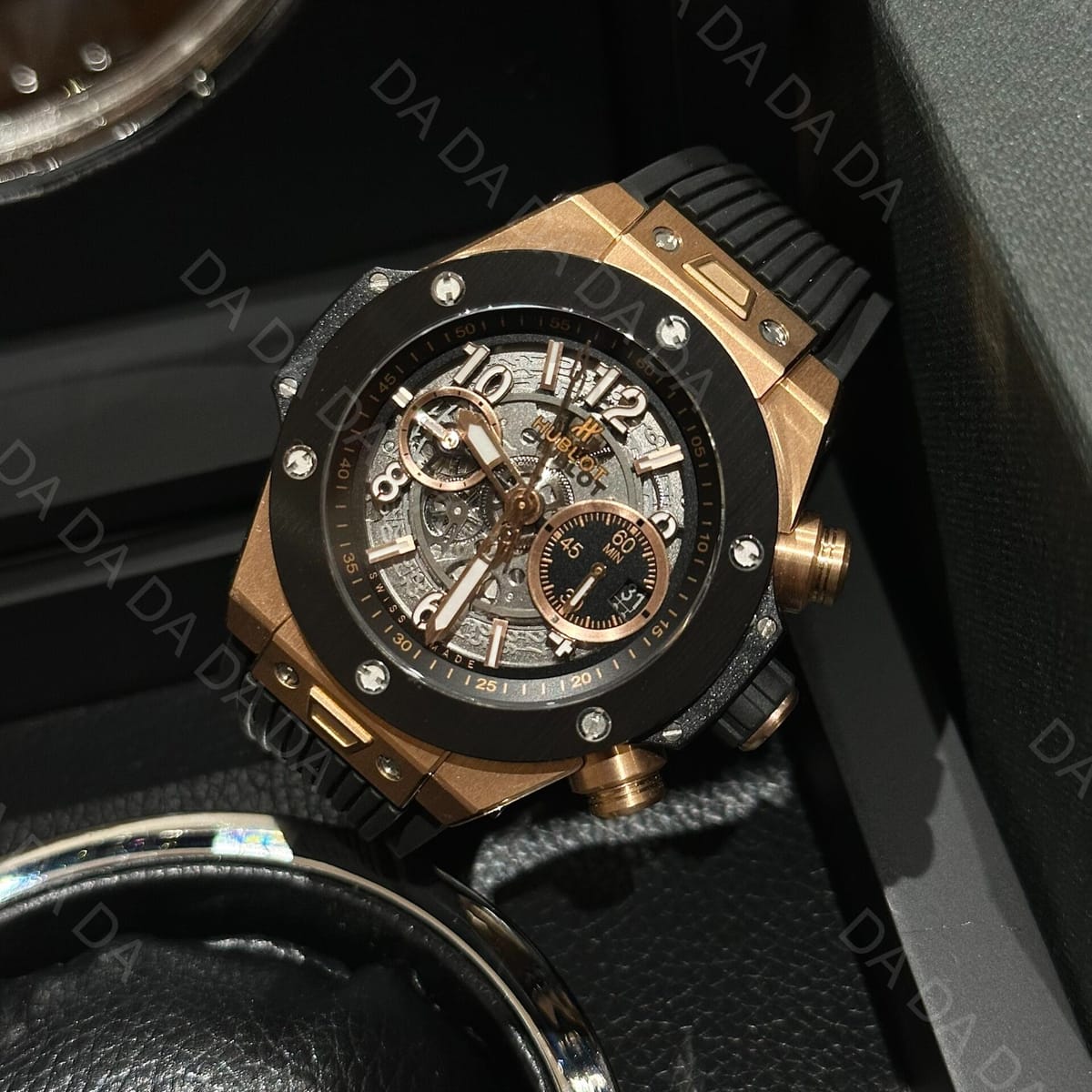 위블로 빅뱅 유니코 금통 블랙베젤 러버밴드 42mm 4
