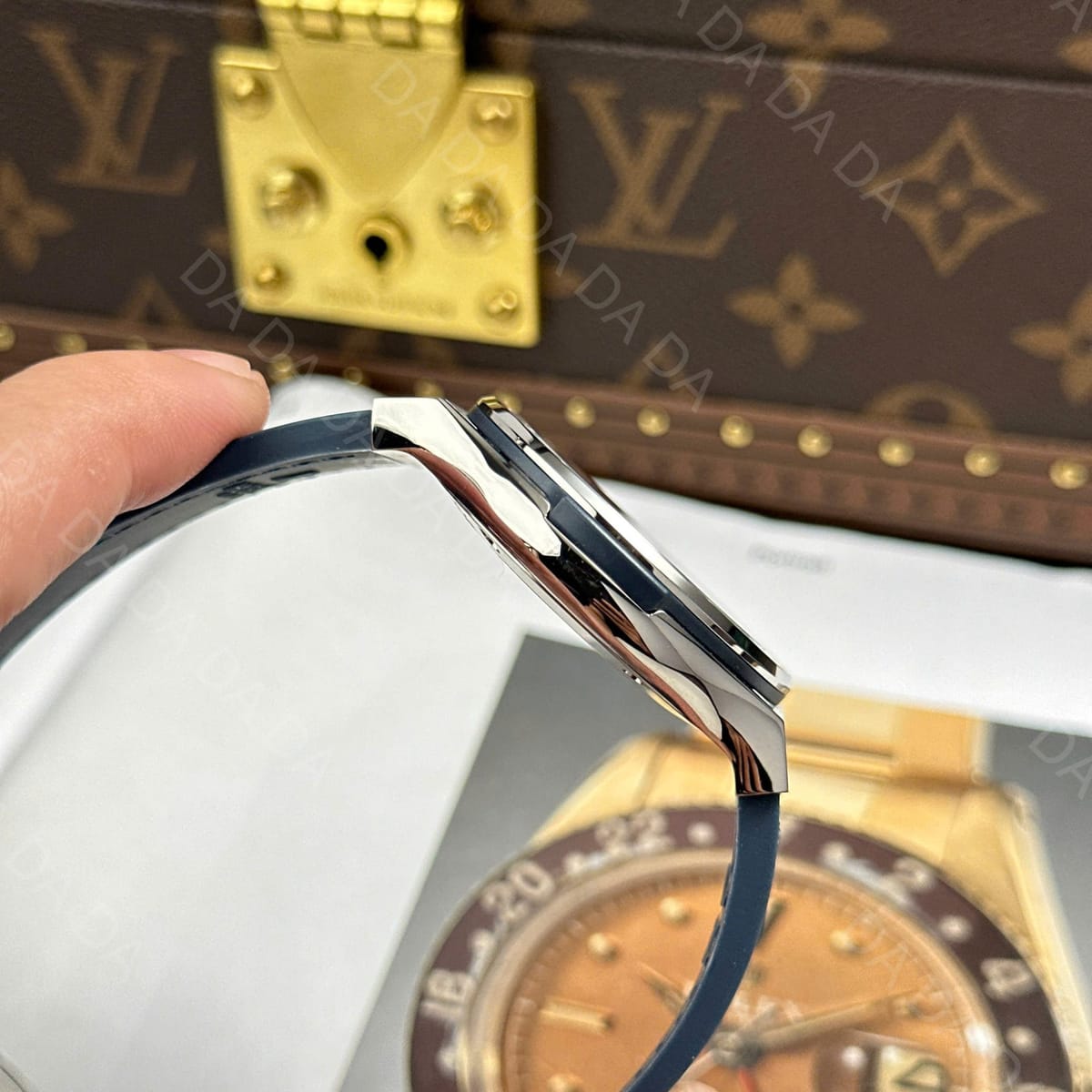 위블로 클래식퓨전 티타늄 블루다이얼 가죽러버밴드 42mm 10