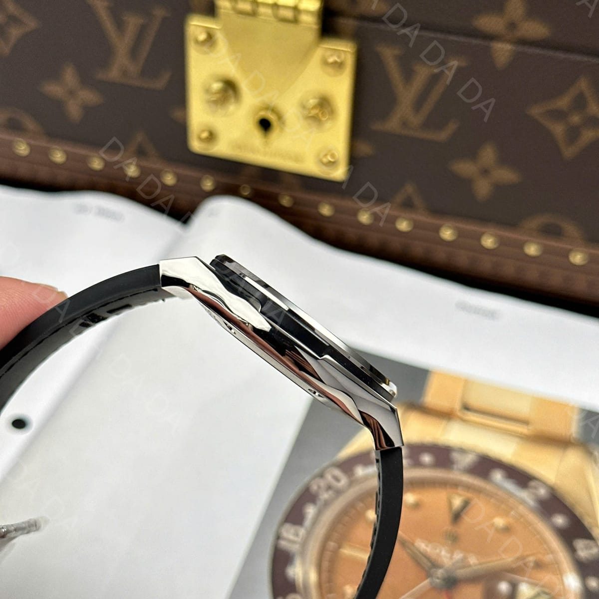 위블로 클래식퓨전 티타늄 블랙다이얼 가죽러버밴드 42mm 11