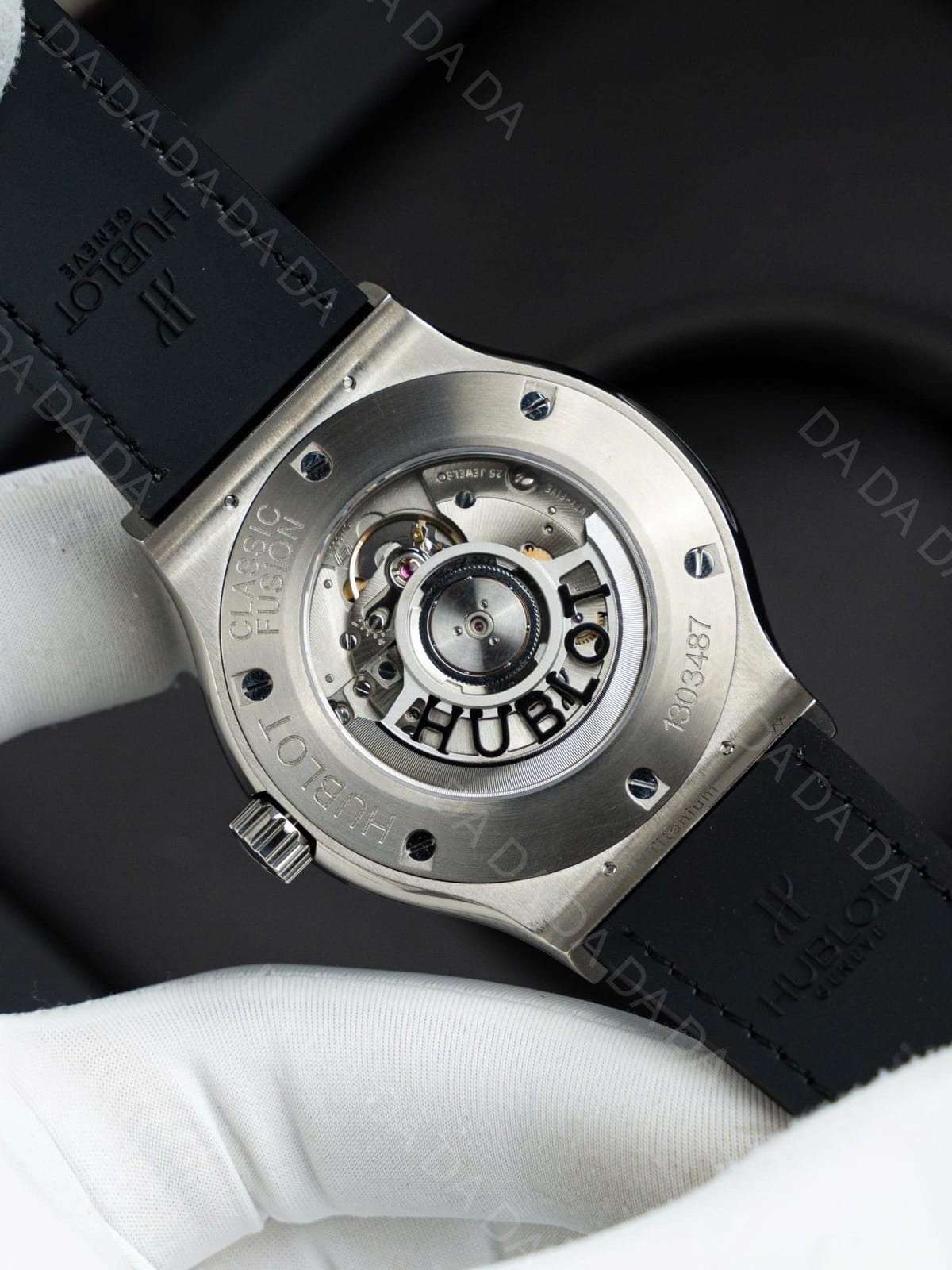 위블로 클래식퓨전 티타늄 블랙다이얼 풀다이아셋팅 러버밴드 42mm 8