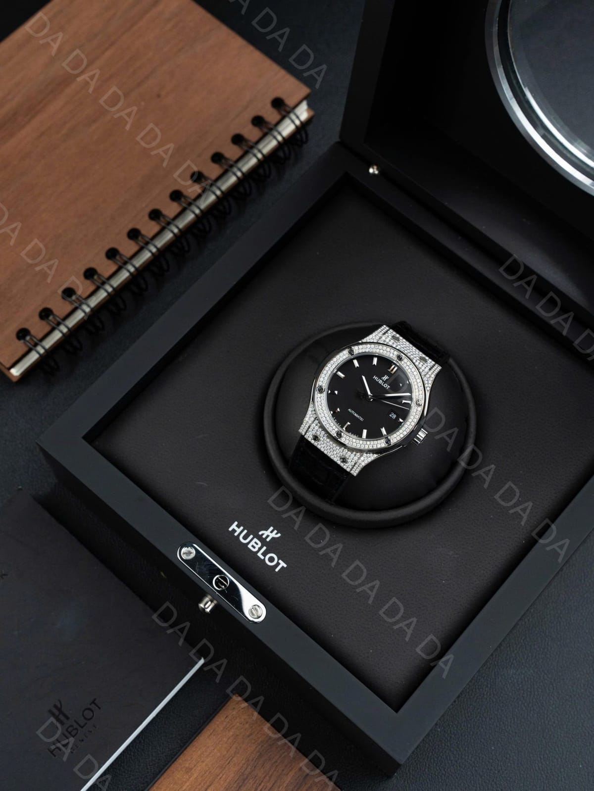 위블로 클래식퓨전 티타늄 블랙다이얼 풀다이아셋팅 러버밴드 42mm 9