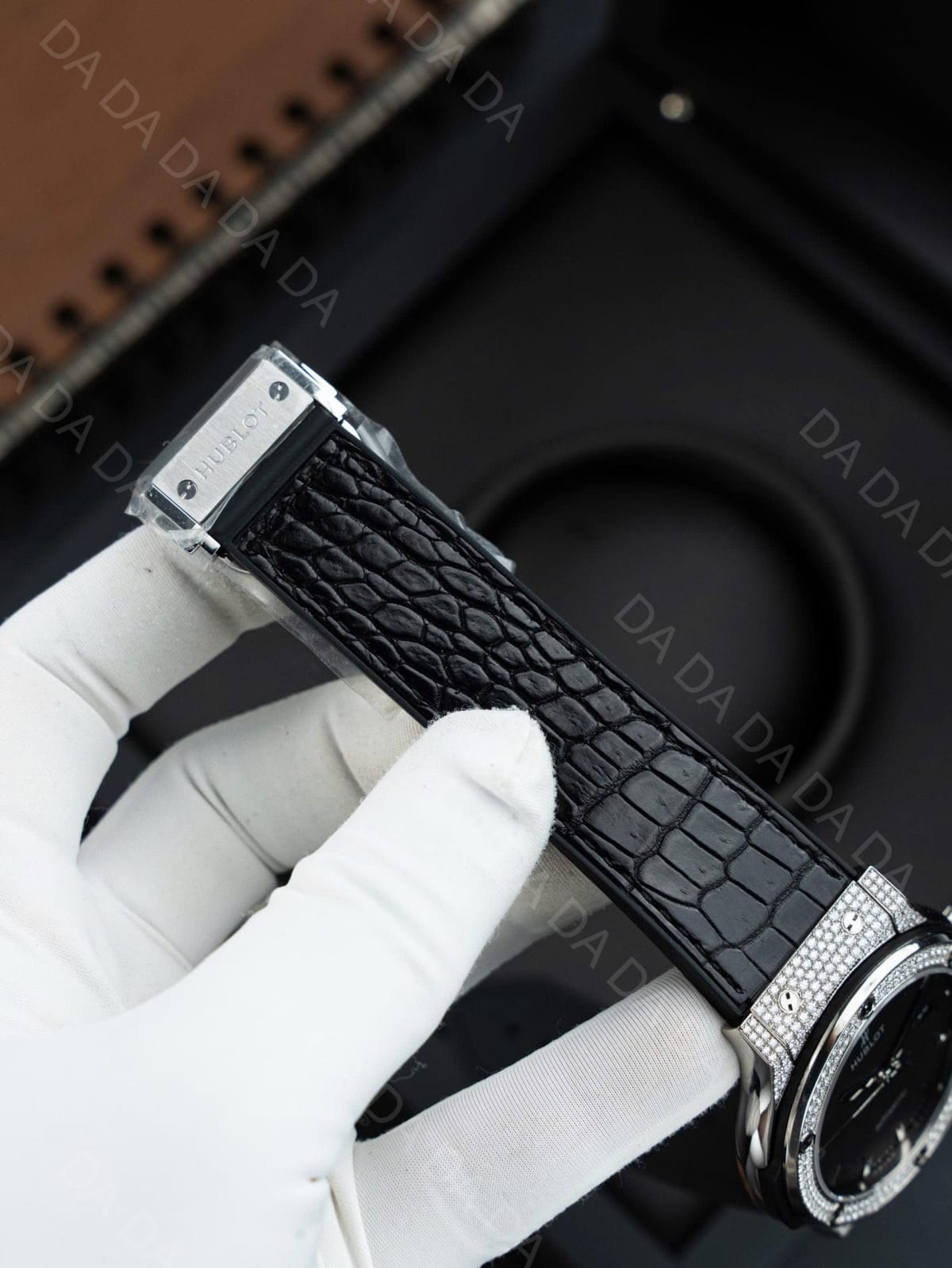 위블로 클래식퓨전 티타늄 블랙다이얼 풀다이아셋팅 러버밴드 42mm 10
