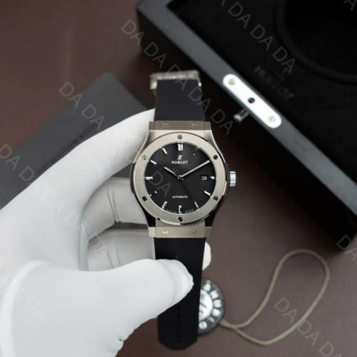 위블로 클래식퓨전 티타늄 블랙다이얼 러버밴드 42mm