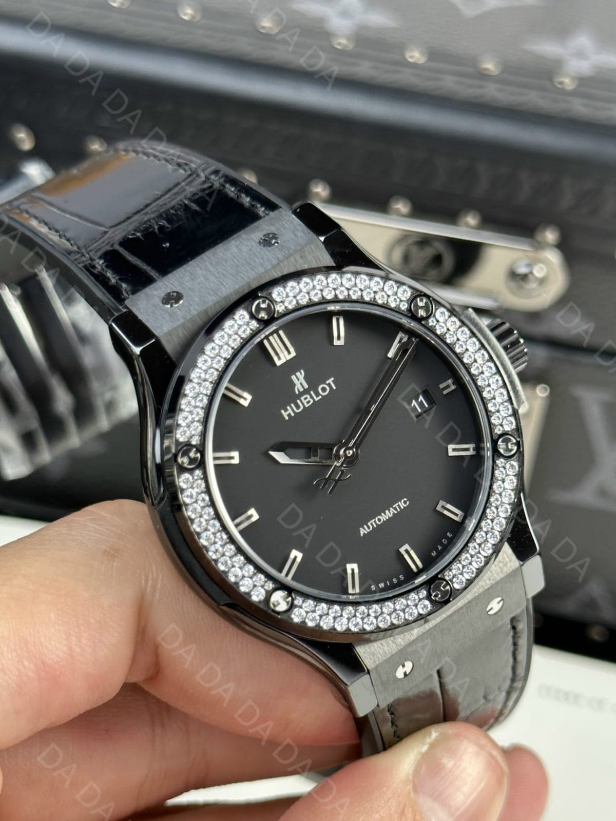 위블로 클래식퓨전 세라믹 다이아베젤 블랙다이얼 가죽러버밴드 42mm 5