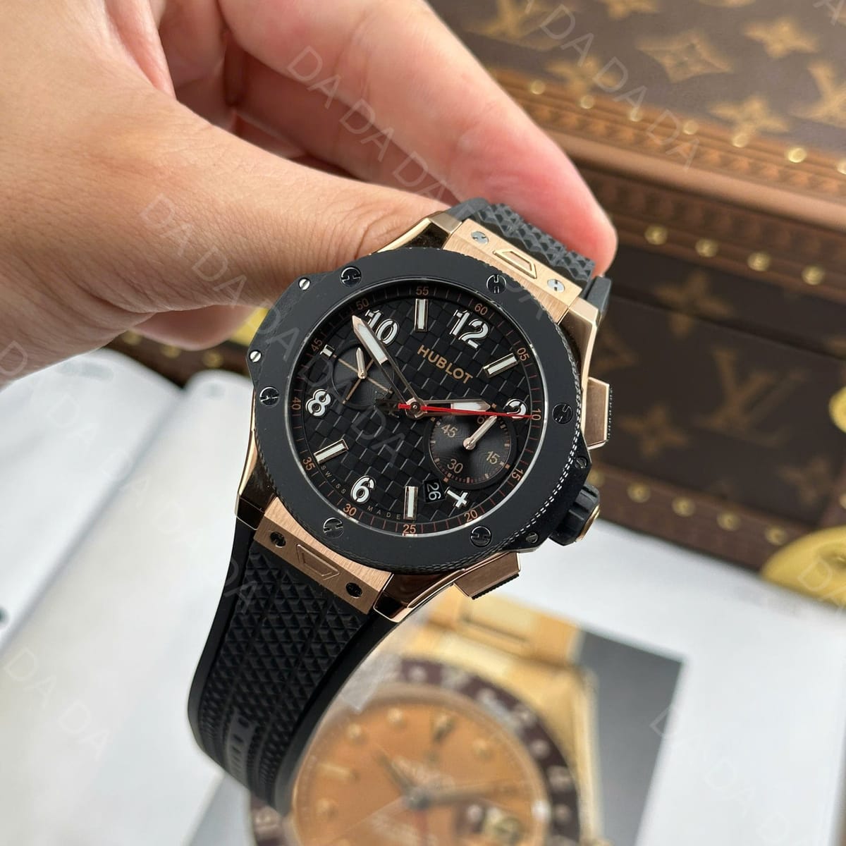위블로 빅뱅 20주년 킹 골드 세라믹 러버밴드 43mm 4