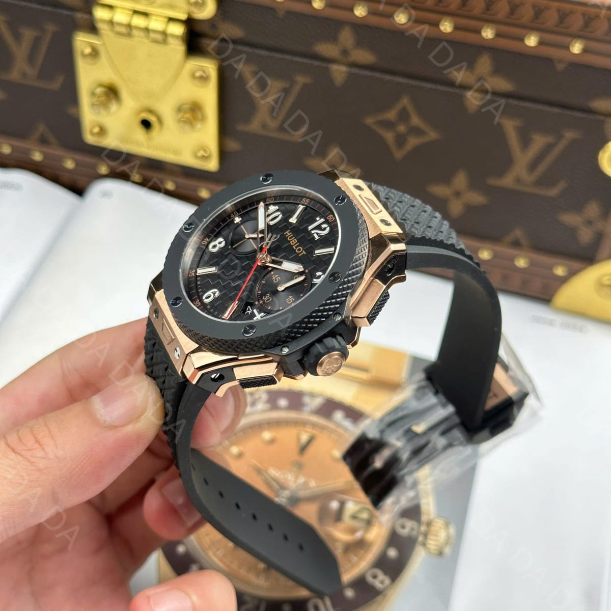 위블로 빅뱅 20주년 킹 골드 세라믹 러버밴드 43mm 10