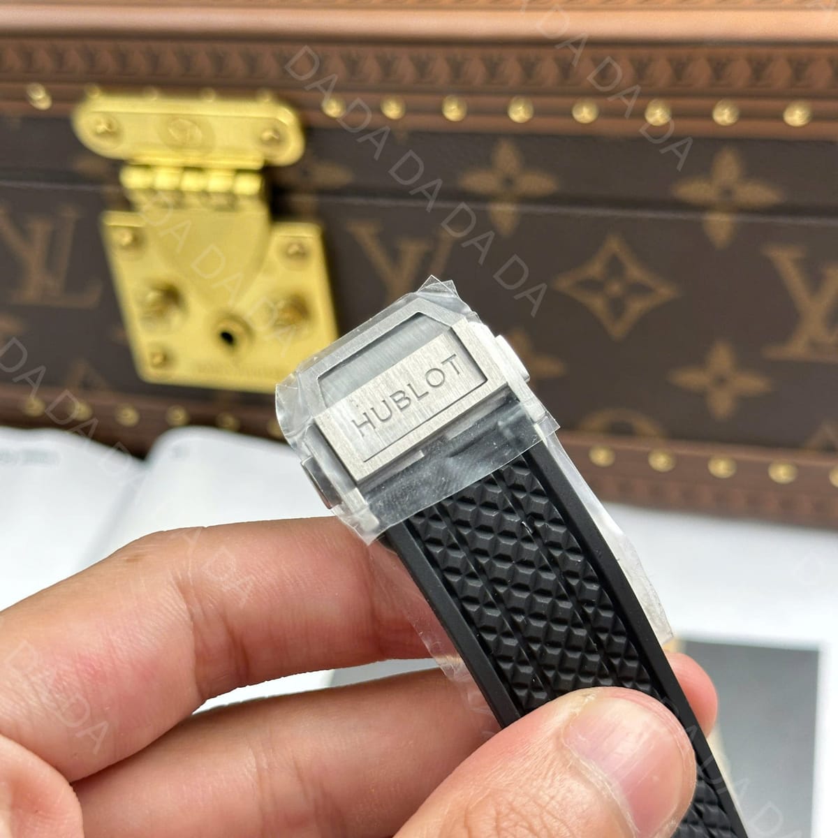 위블로 빅뱅 20주년 티타늄 세라믹 러버밴드 43mm 14