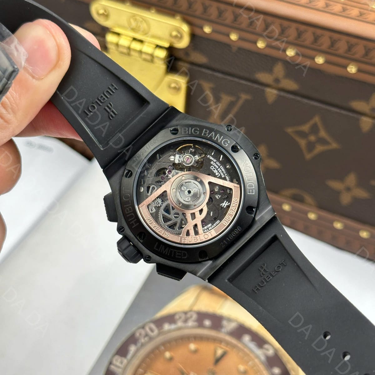 위블로 빅뱅 20주년 세라믹 올블랙 크로노그래프 러버밴드 43mm 12
