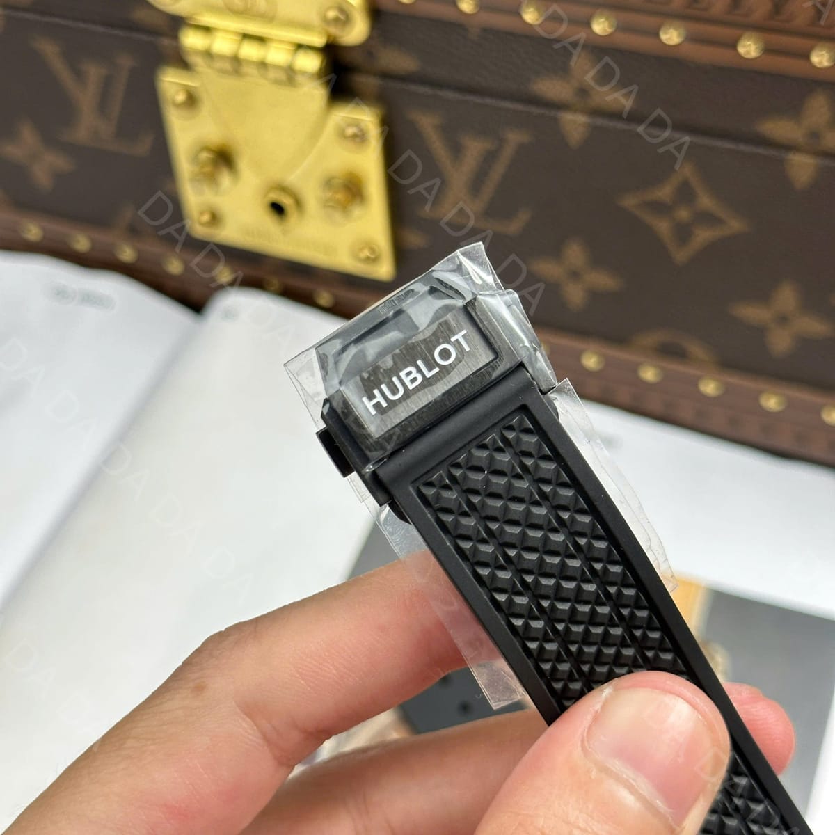 위블로 빅뱅 20주년 세라믹 올블랙 크로노그래프 러버밴드 43mm 13
