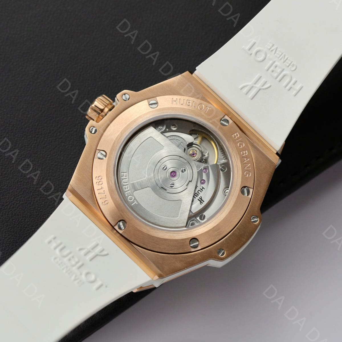 위블로 빅뱅 금통 풀파베 화이트다이얼 러버밴드 39mm 9