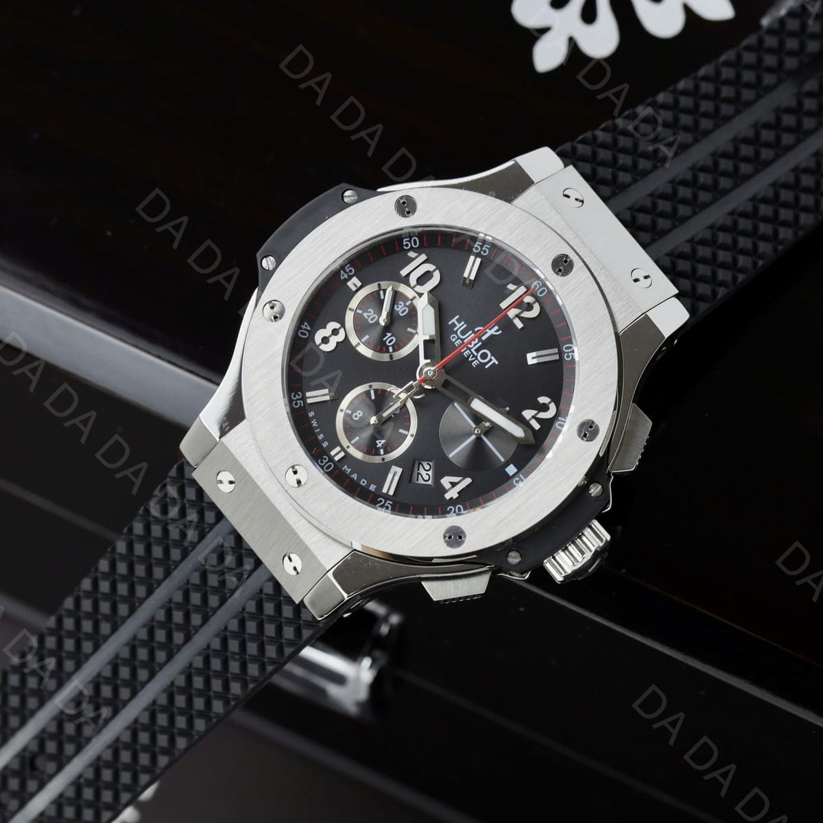 위블로 빅뱅 티타늄 블랙다이얼 러버밴드 42mm 3