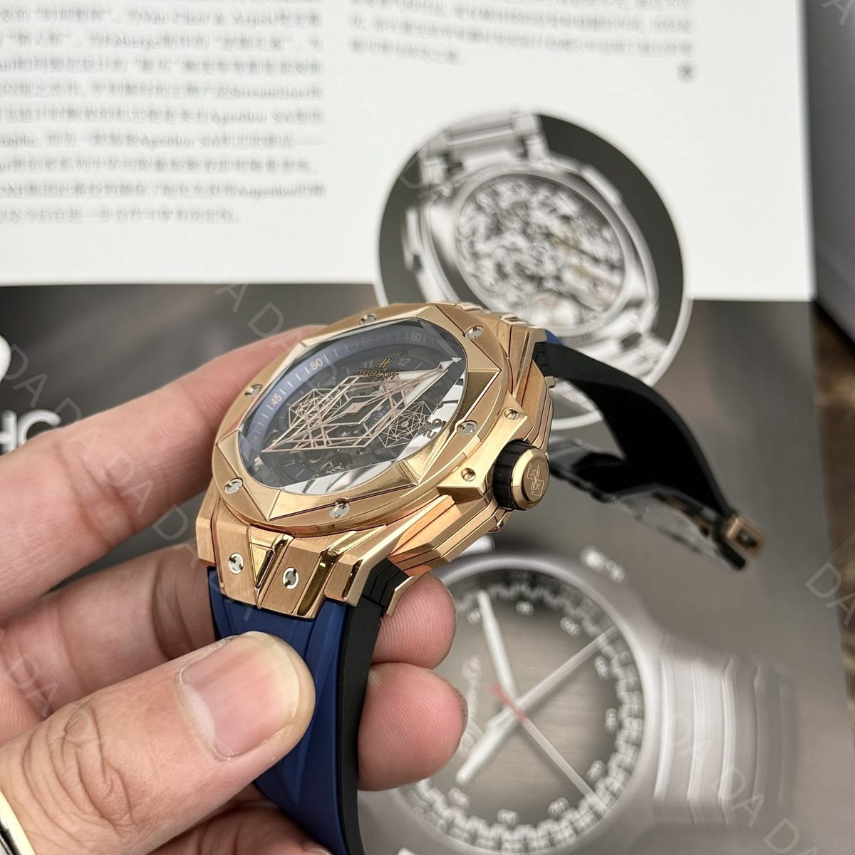 위블로 빅뱅 상블루2 킹골드 블루다이얼 러버밴드 45mm 6