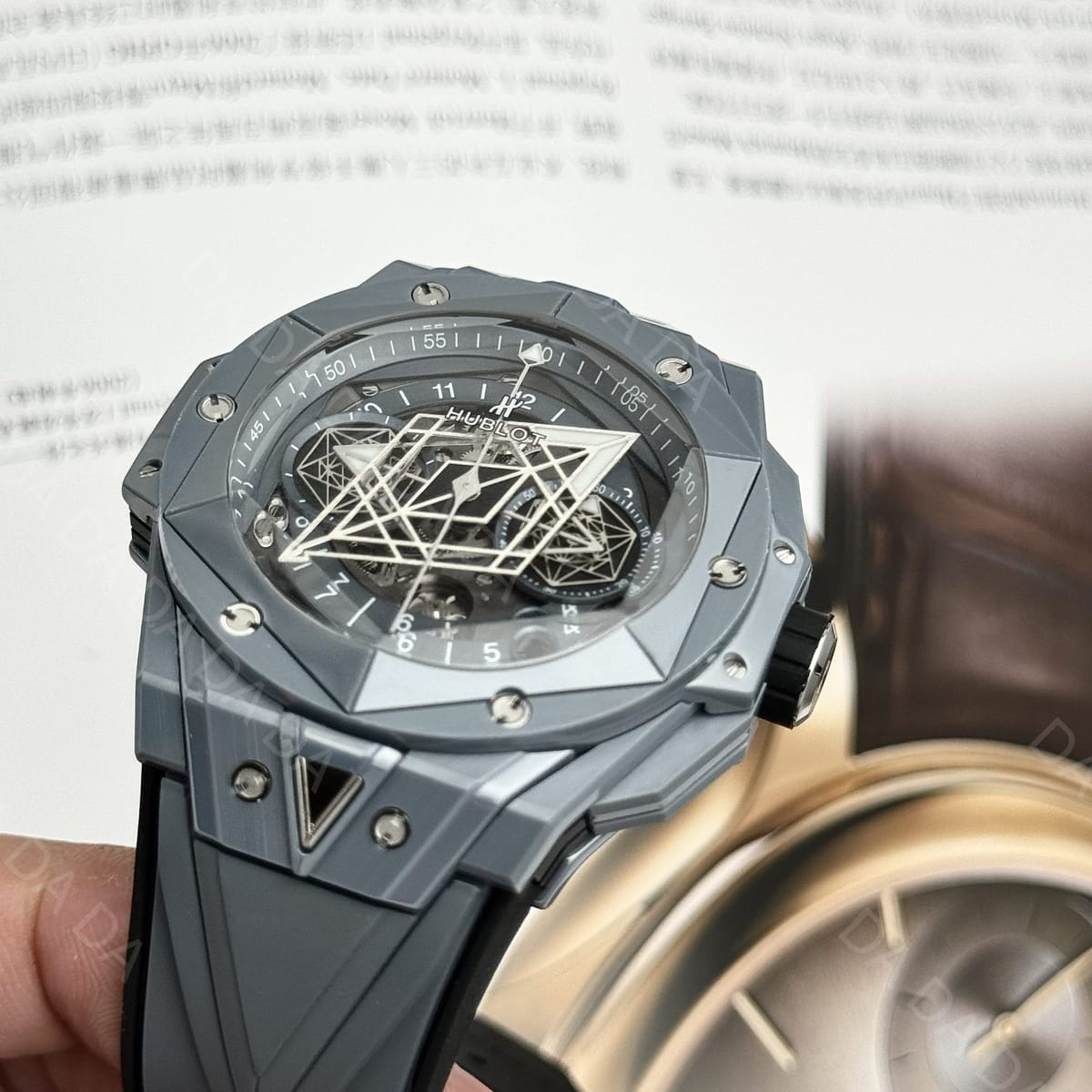 위블로 빅뱅 상블루2 그레이세라믹 러버밴드 45mm 6