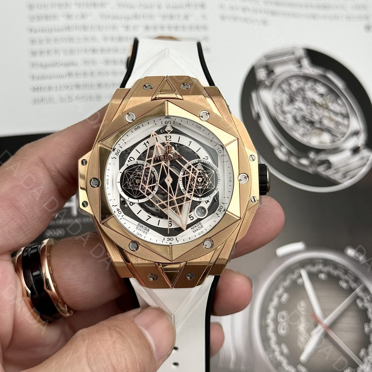 위블로 빅뱅 상블루2 킹골드 화이트다이얼 러버밴드 45mm 5