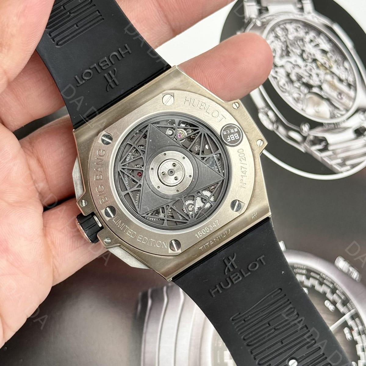 위블로 빅뱅 상블루2 티타늄 화이트다이얼 러버밴드 45mm 10
