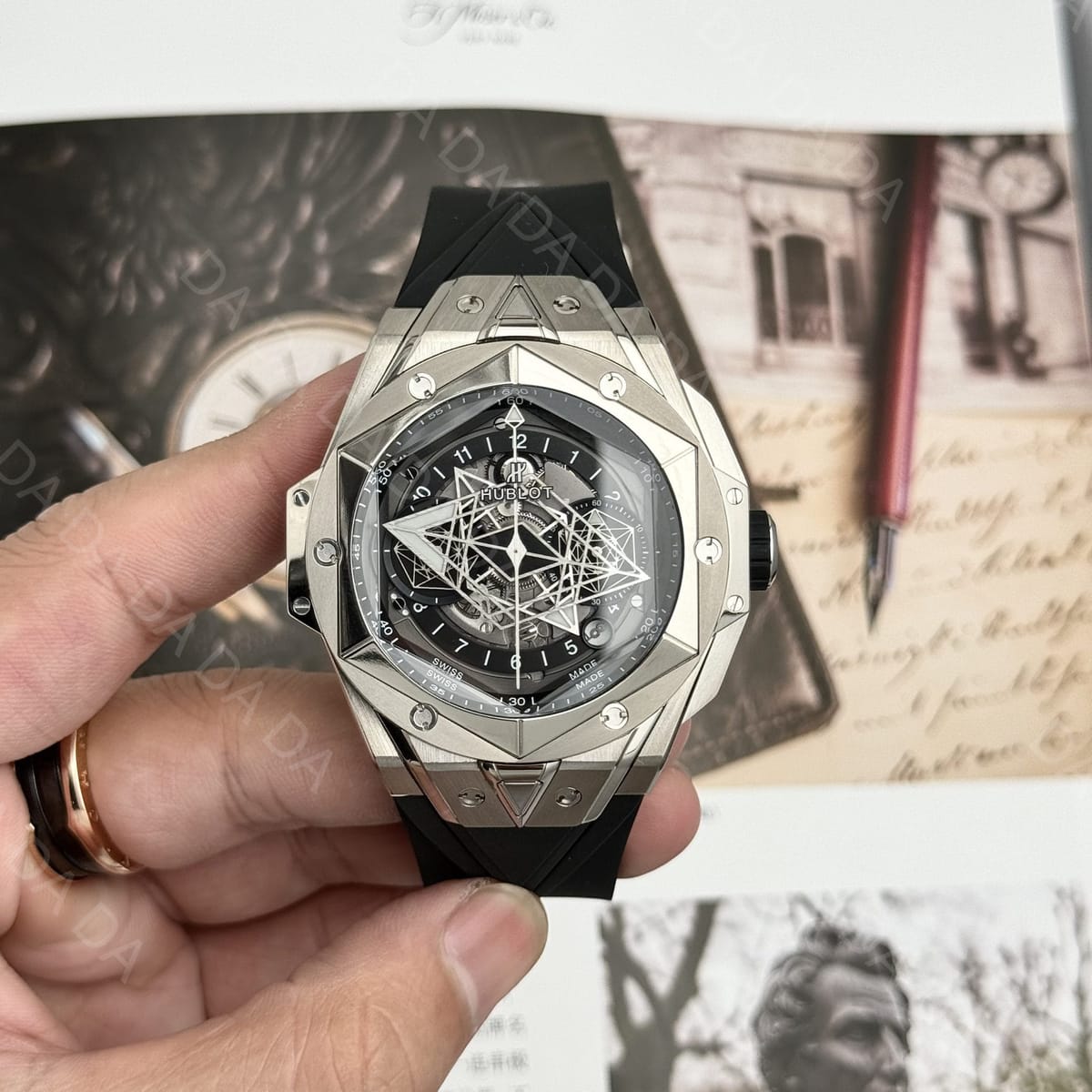 위블로 빅뱅 상블루2 티타늄 블랙다이얼 러버밴드 45mm 3
