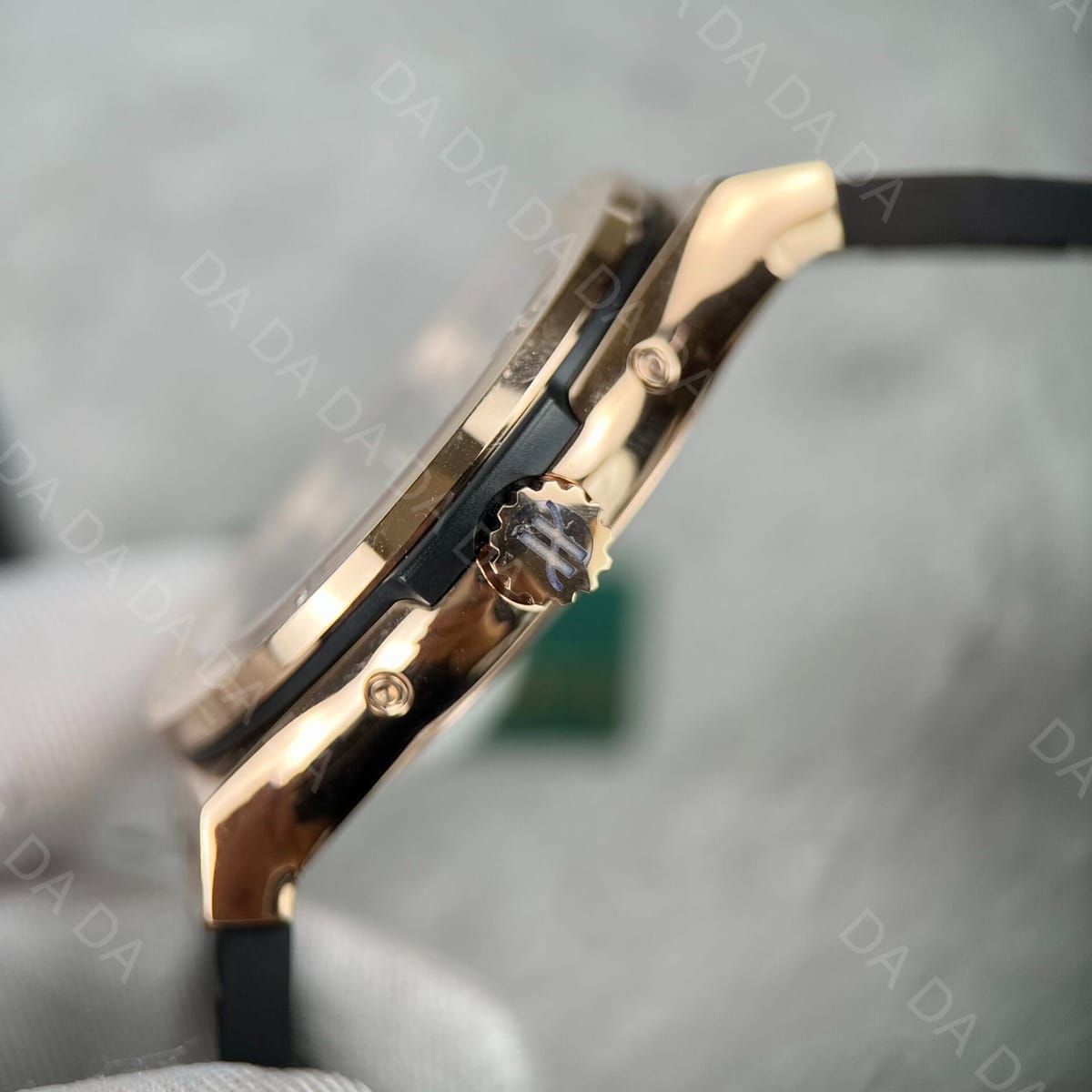 위블로 클래식퓨전 에어로퓨전 문페이즈 킹골드 러버밴드 42mm 4