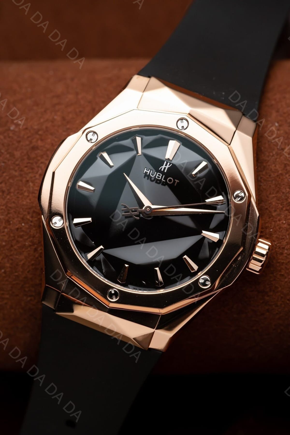 위블로 클래식퓨전 올린스키 킹골드 블랙다이얼 러버밴드 40mm 5