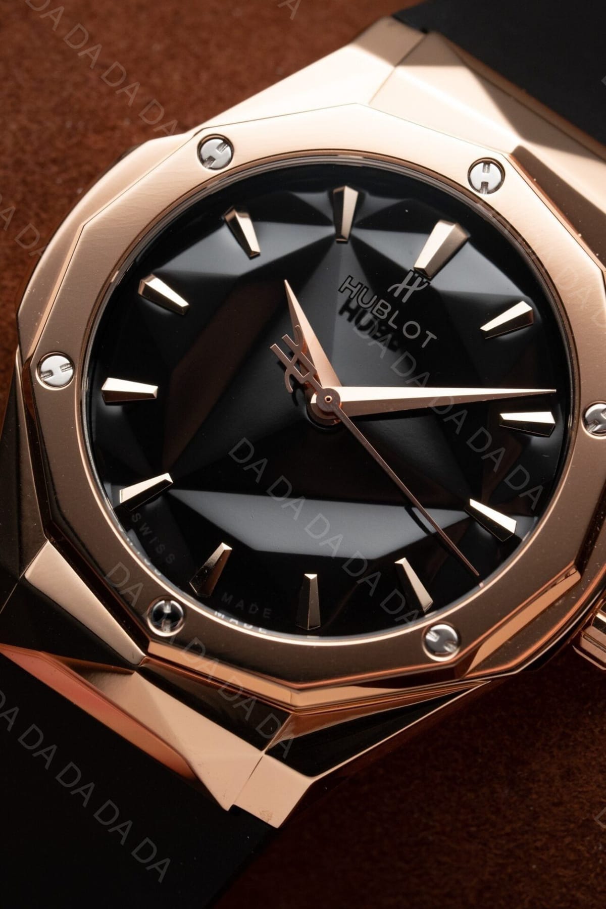위블로 클래식퓨전 올린스키 킹골드 블랙다이얼 러버밴드 40mm 6