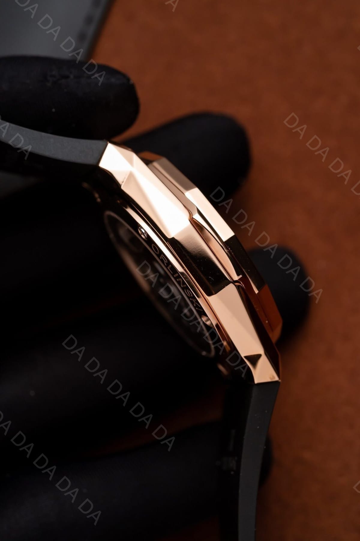 위블로 클래식퓨전 올린스키 킹골드 블랙다이얼 러버밴드 40mm 7