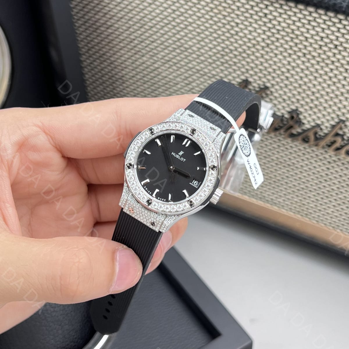 위블로 클래식퓨전 풀다이아셋팅 블랙다이얼 러버밴드 33mm 3
