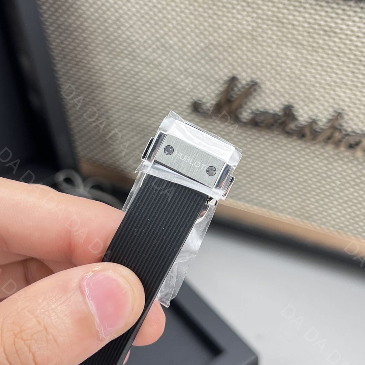 위블로 클래식퓨전 풀다이아셋팅 블랙다이얼 러버밴드 33mm 7