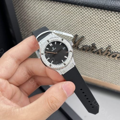 위블로 클래식퓨전 풀다이아셋팅 블랙다이얼 러버밴드 33mm
