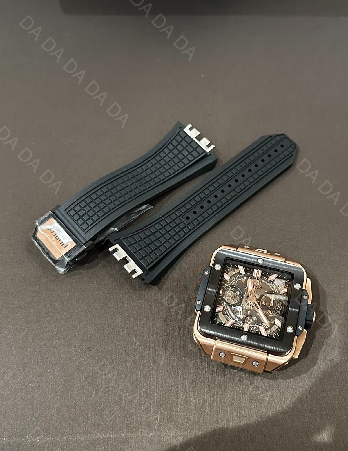 위블로 스퀘어 뱅 유니코 금통 블랙베젤 러버밴드 42mm 5
