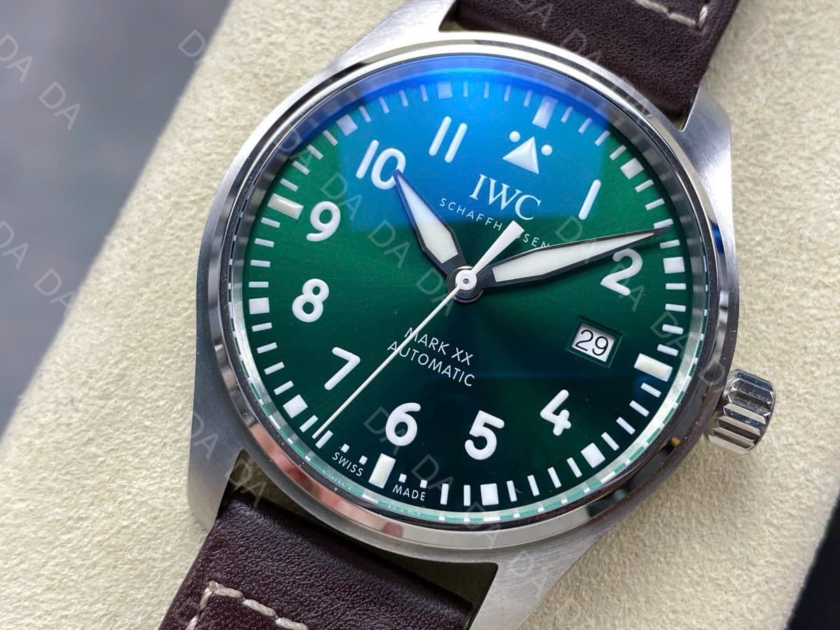 IWC 파일럿 마크 XX 스틸 그린 40mm 4