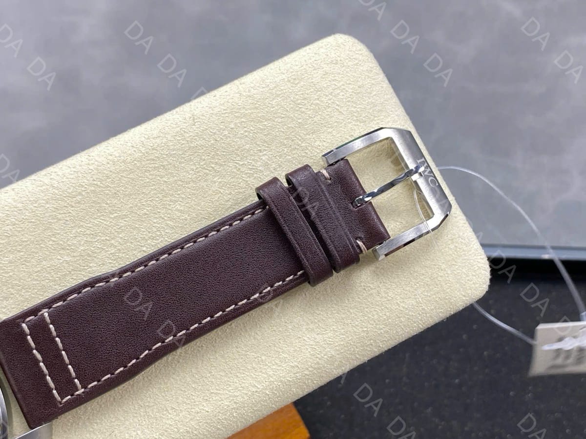 IWC 파일럿 마크 XX 스틸 그린 40mm 9