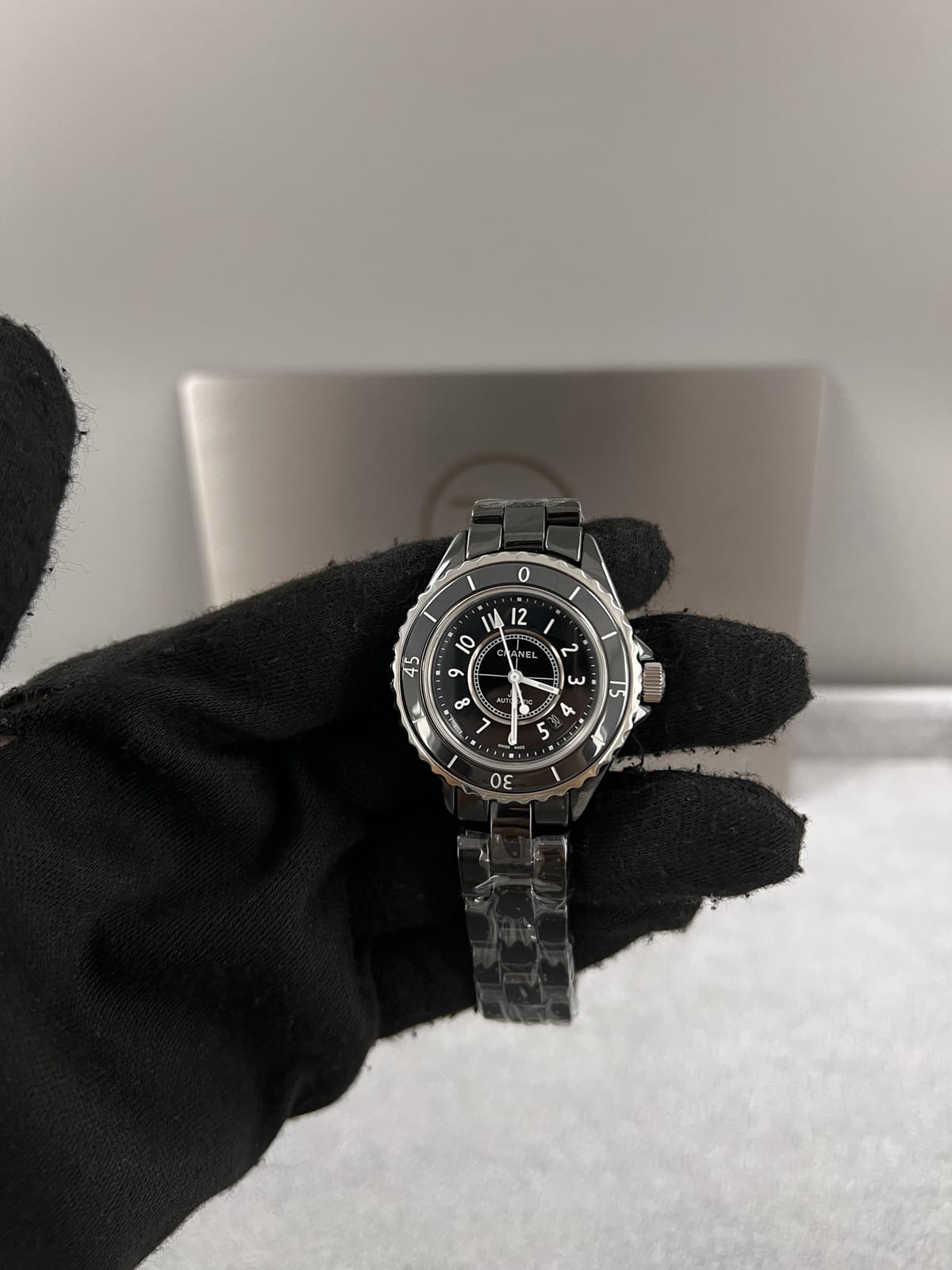 샤넬 J12 블랙세라믹 오토메틱 33mm 10
