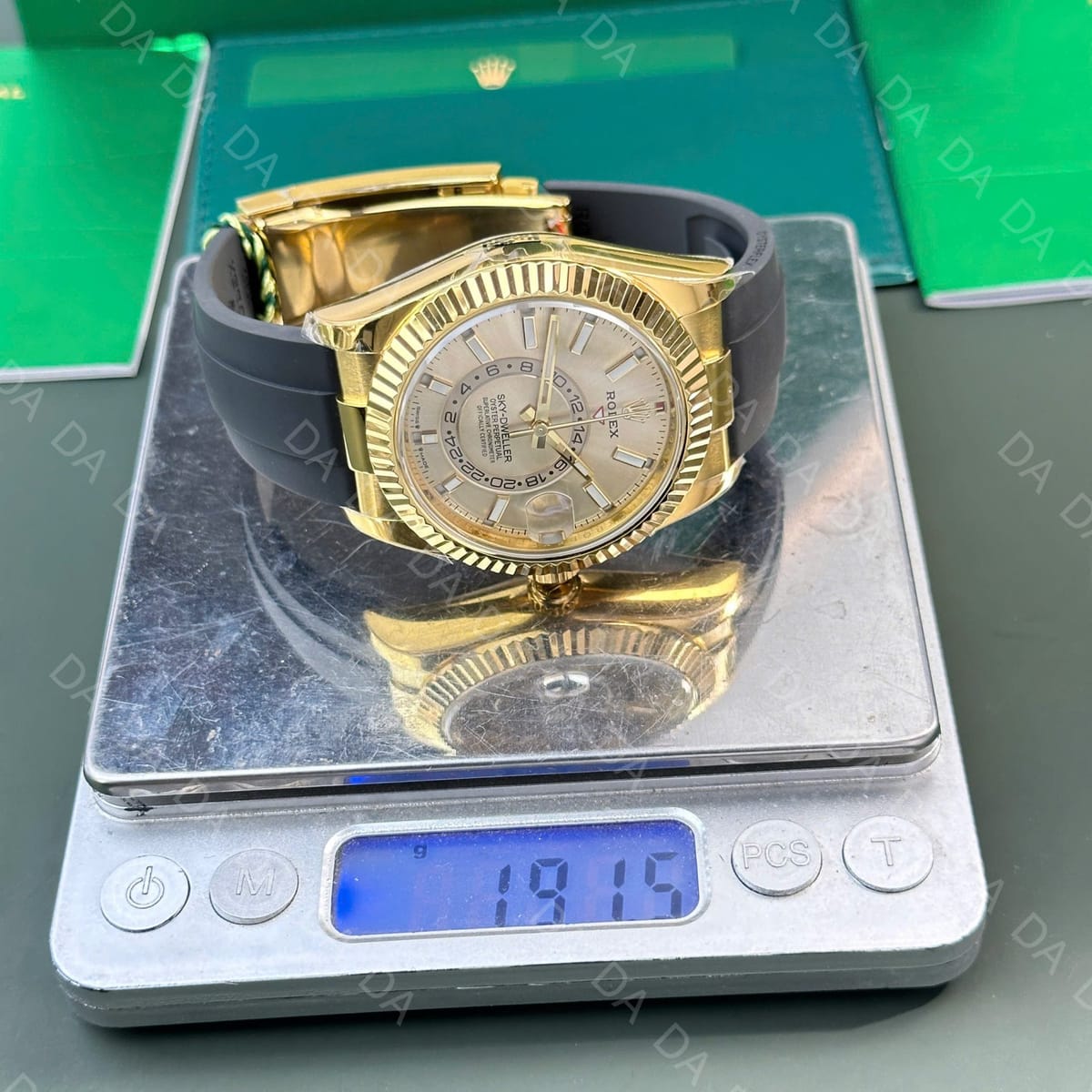 롤렉스 스카이드웰러 옐로우골드 금통 샴페인다이얼 러버밴드 42mm 3