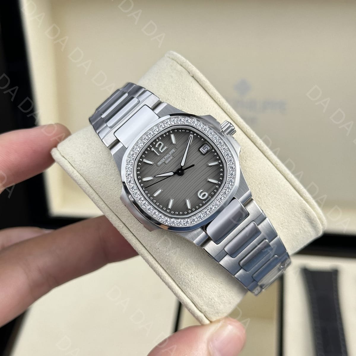 파텍필립 노틸러스 7010 그레이다이얼 다이아베젤 32mm 5