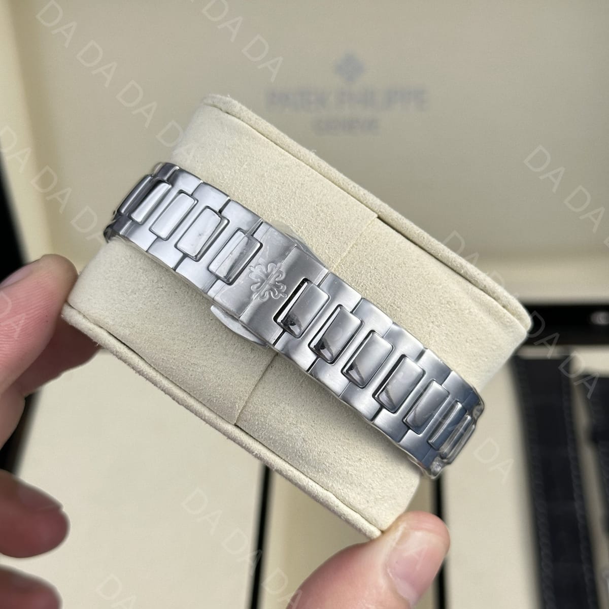 파텍필립 노틸러스 7010 그레이다이얼 다이아베젤 32mm 12