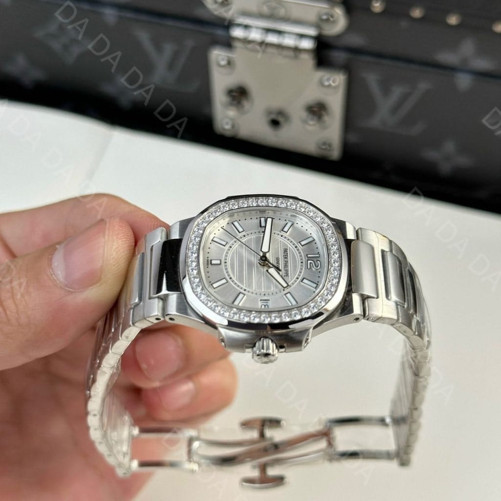 파텍필립 노틸러스 7010 화이트다이얼 32mm 5