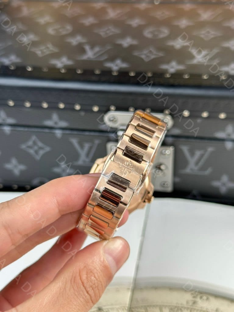 파텍필립 노틸러스 7010 로즈골드 금통 골드다이얼 32mm 11