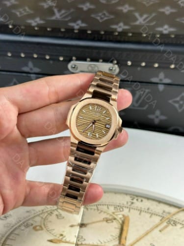 파텍필립 노틸러스 7010 로즈골드 금통 골드다이얼 32mm