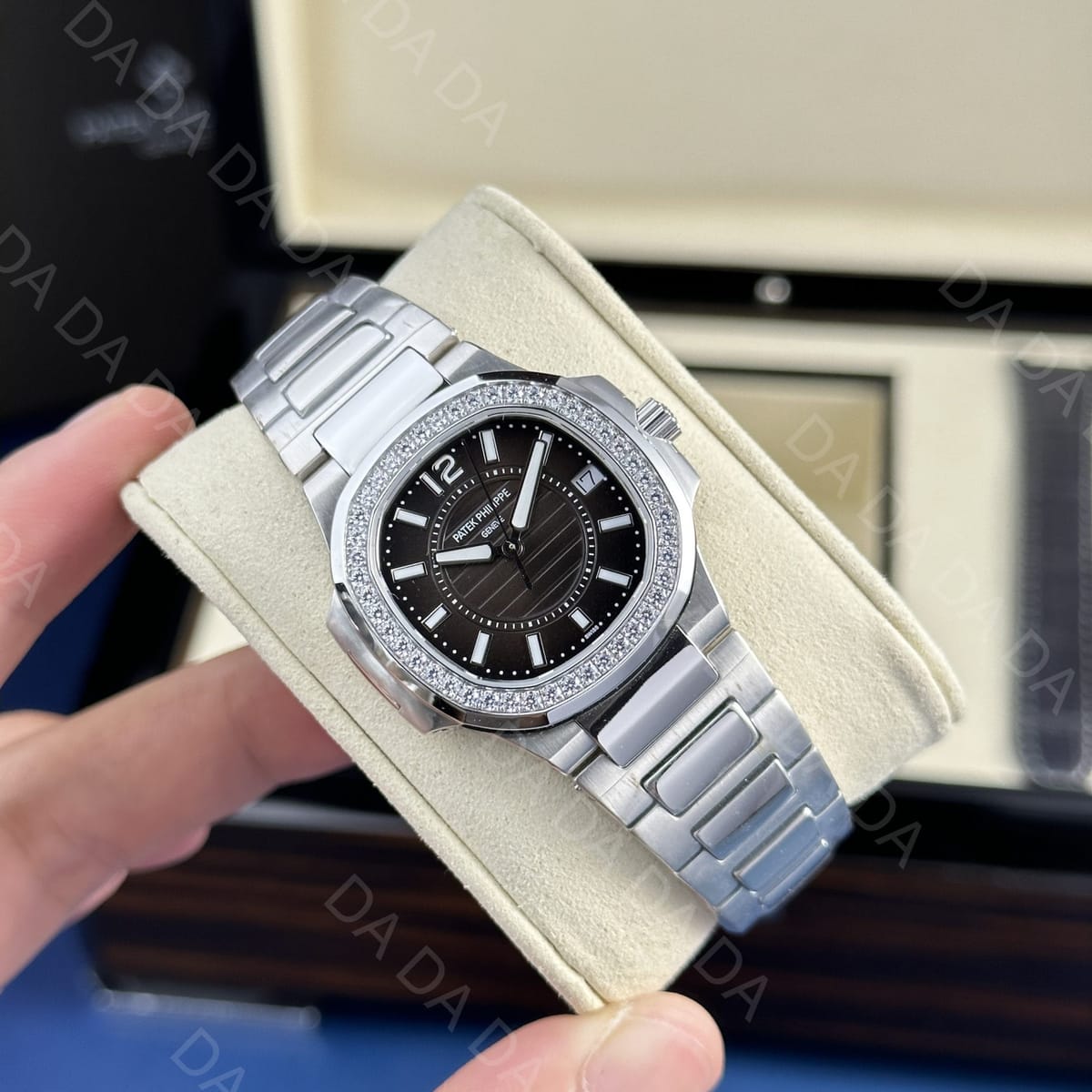 파텍필립 노틸러스 7010 검판 다이아베젤 32mm 4