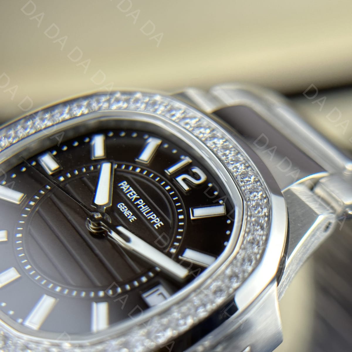 파텍필립 노틸러스 7010 검판 다이아베젤 32mm 7