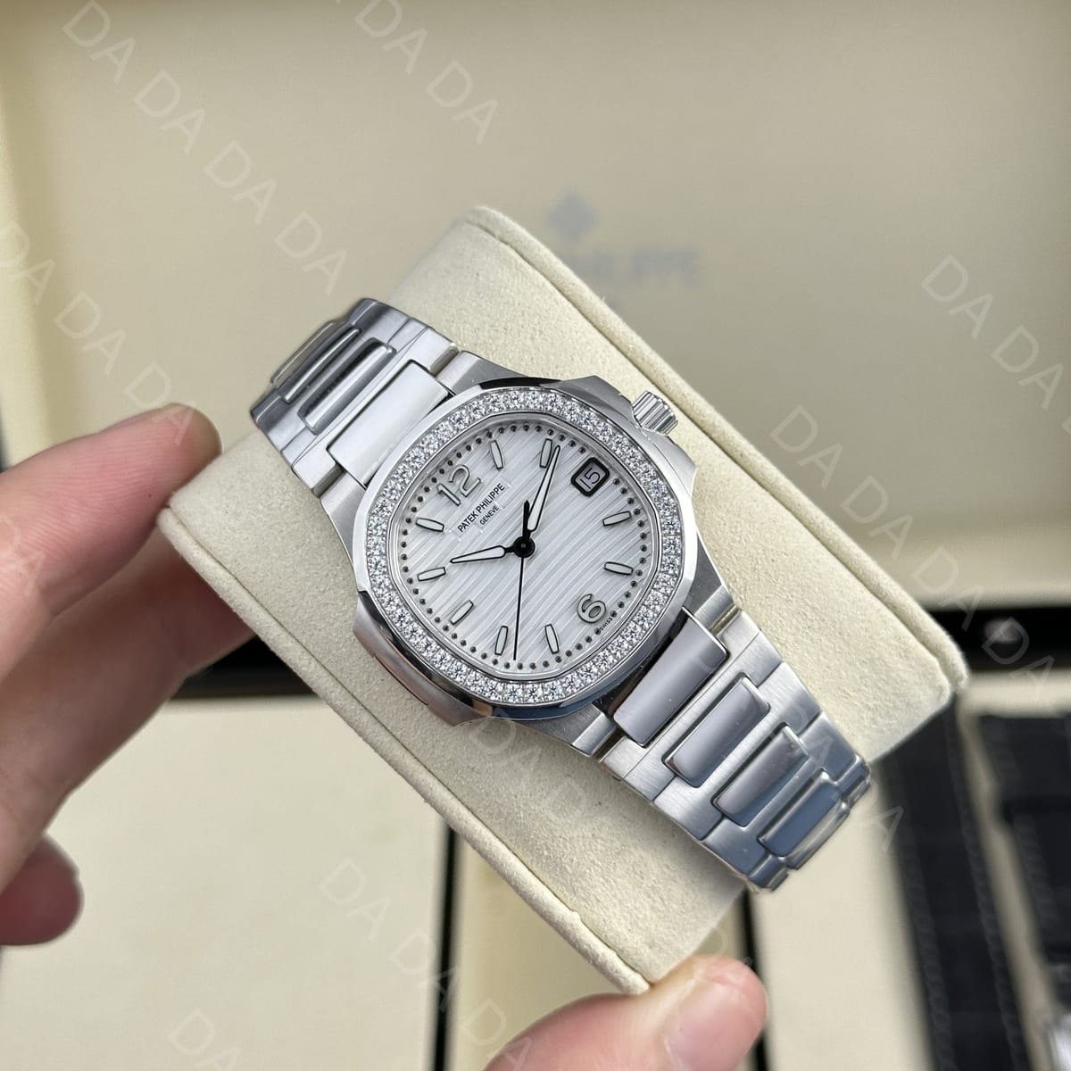 파텍필립 노틸러스 7010 흰판 다이아베젤 32mm 4