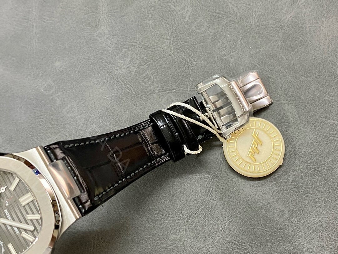 파텍필립 노틸러스 5712 화이트골드 그레이다이얼 가죽밴드 40mm 9