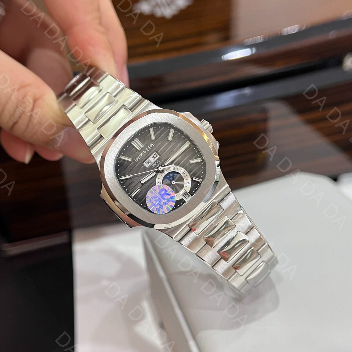 파텍필립 노틸러스 5726 화이트골드 그레이다이얼 40.5mm 5