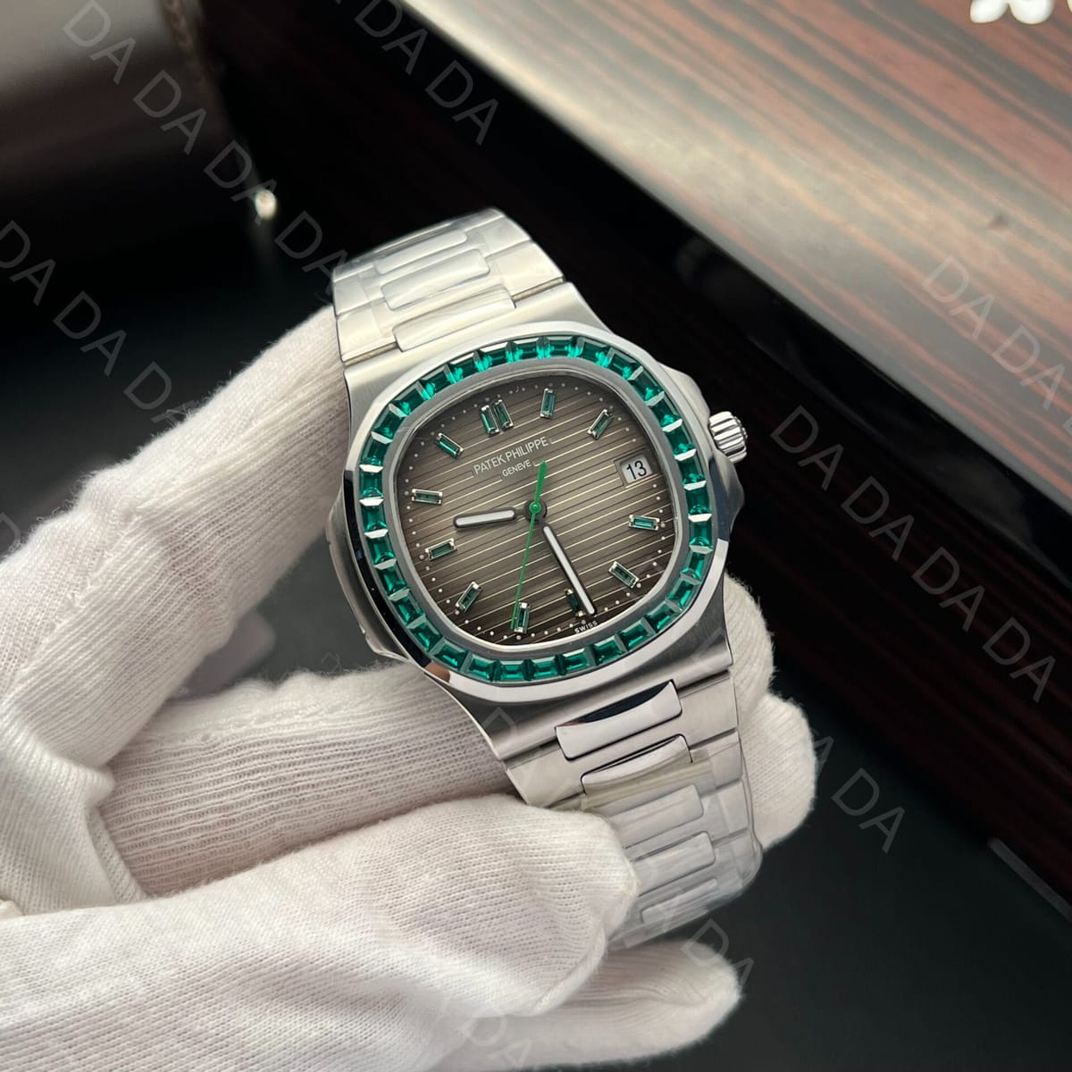 파텍필립 노틸러스 5723 그레이다이얼 그린다이아 베젤 40.5mm 3