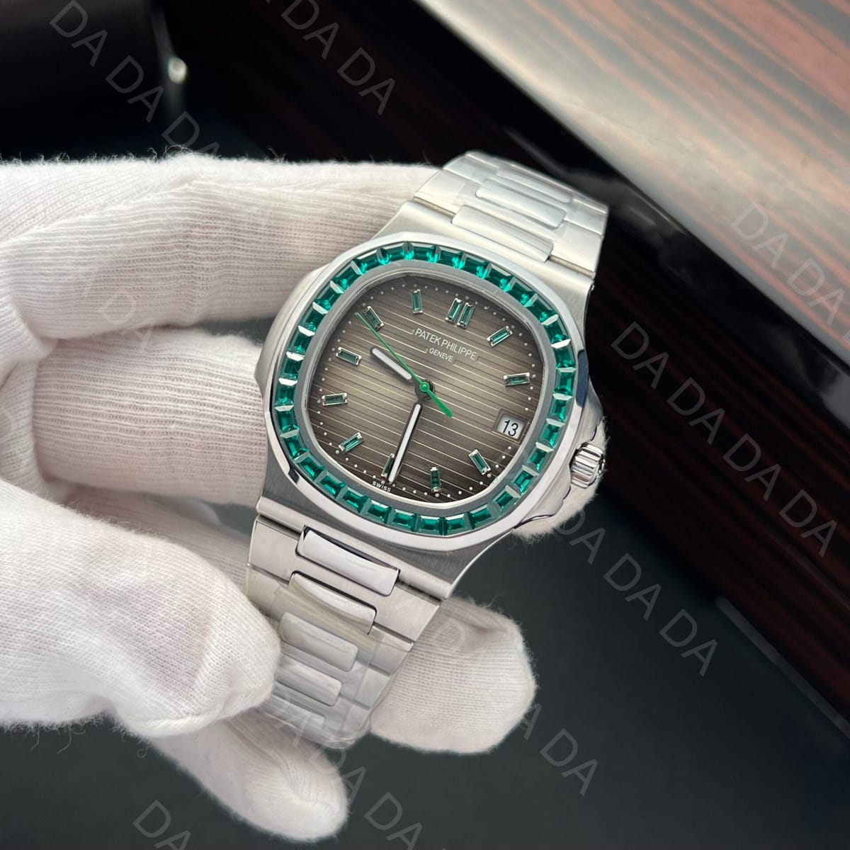 파텍필립 노틸러스 5723 그레이다이얼 그린다이아 베젤 40.5mm 4