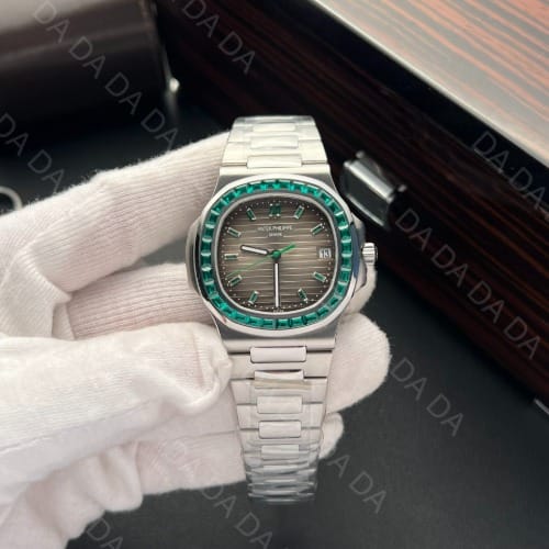 파텍필립 노틸러스 5723 그레이다이얼 그린다이아 베젤 40.5mm