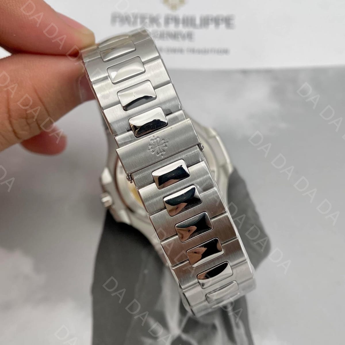 파텍필립 노틸러스 5711 화이트다이얼 40mm 8
